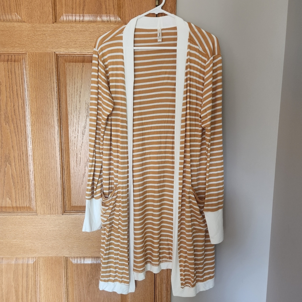 NWT Magic Fit Cardigan